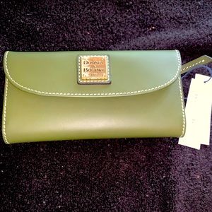 NWT Dooney & Bourke Leather Wallet. Well made